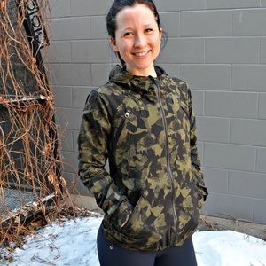 NWT Lululemon Rise & Shine Jacket II NWT Size 6 Camo Dark Green Mystic Jungle